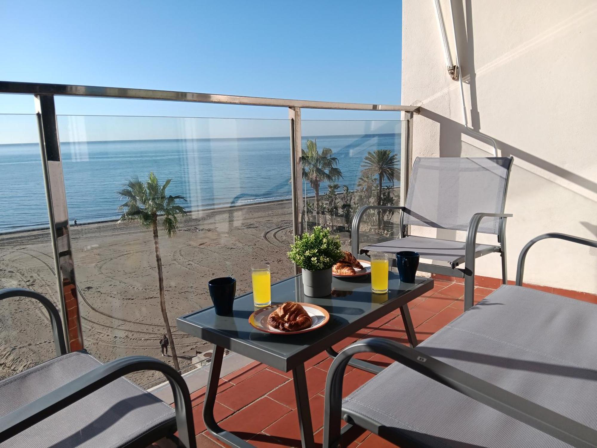 Alojamiento Iberia Playa Estepona Dış mekan fotoğraf